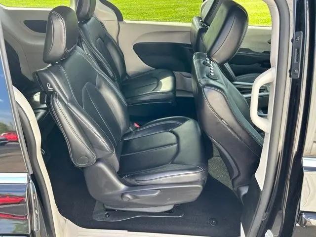2024 Chrysler Pacifica Hybrid Select