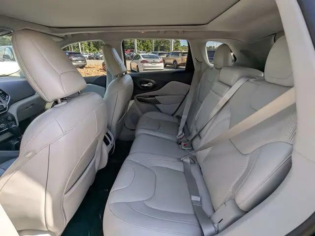2019 Jeep Cherokee Limited FWD