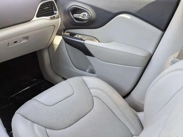 2019 Jeep Cherokee Limited FWD