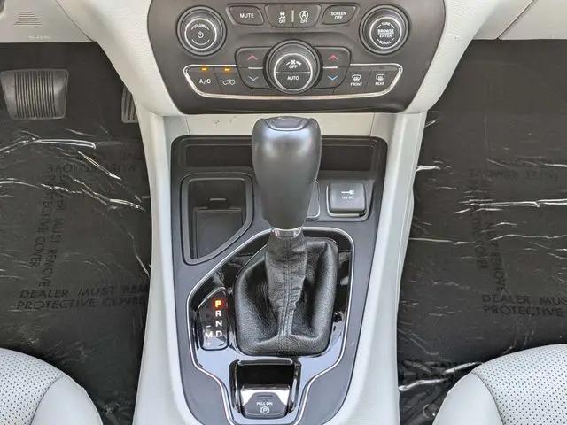 2019 Jeep Cherokee Limited FWD