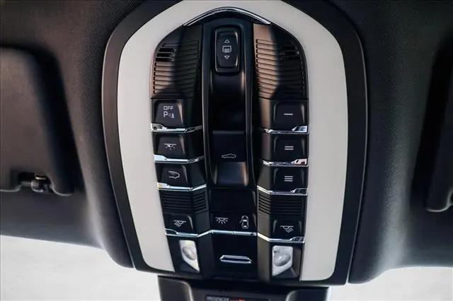 2023 Porsche Macan T