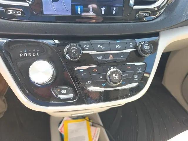 2017 Chrysler Pacifica Touring-L Plus