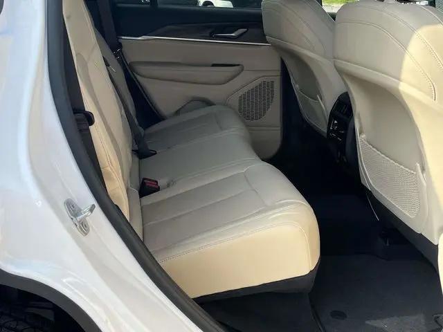 2023 Jeep Grand Cherokee Limited 4x2