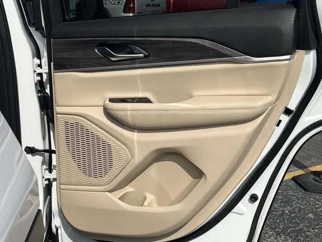 2023 Jeep Grand Cherokee Limited 4x2