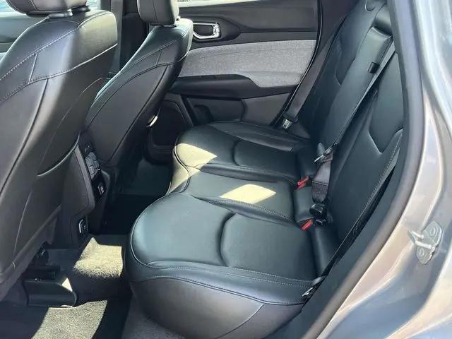 2023 Jeep Compass Latitude Lux FWD