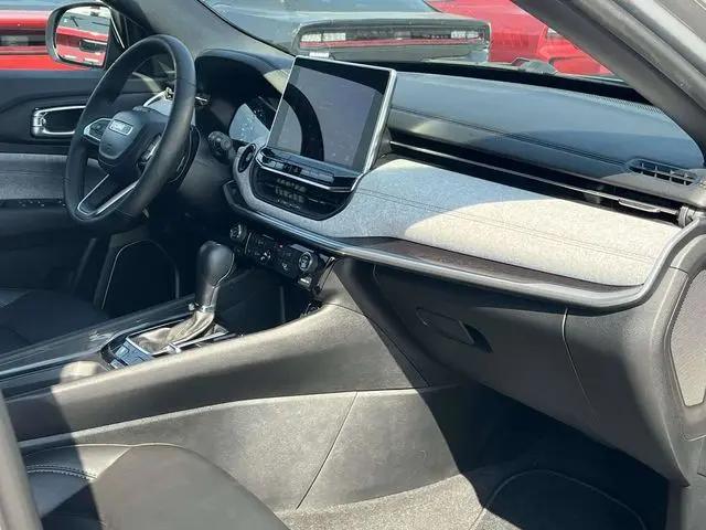 2023 Jeep Compass Latitude Lux FWD