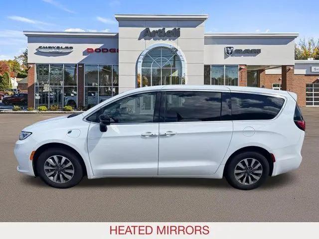 2024 Chrysler Pacifica Hybrid Select