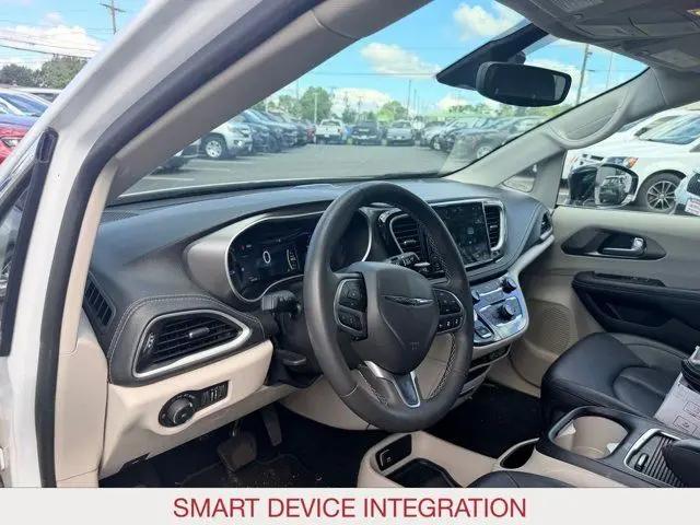 2024 Chrysler Pacifica Hybrid Select