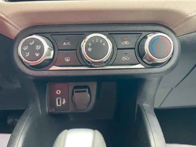 2021 Nissan Versa SV Xtronic CVT