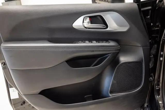 2023 Chrysler Pacifica Touring