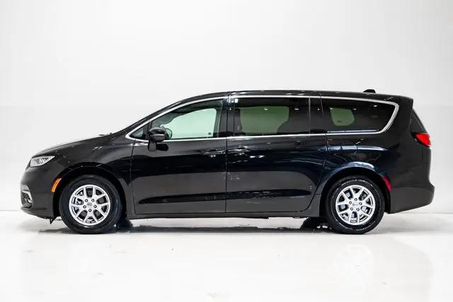 2023 Chrysler Pacifica Touring