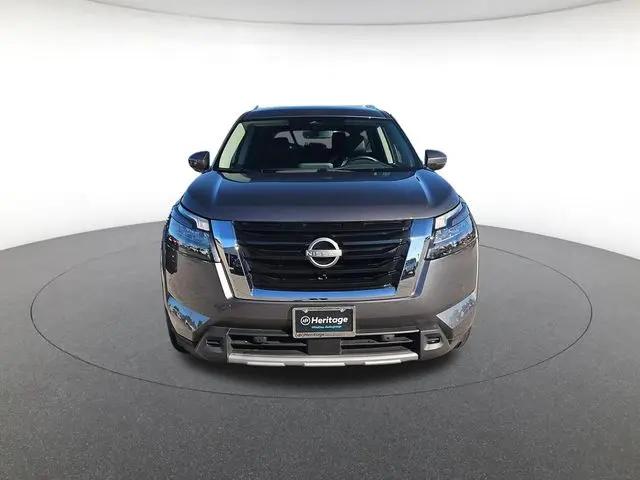 2025 Nissan Pathfinder SL 4WD