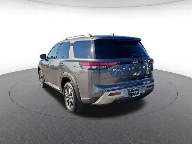 2025 Nissan Pathfinder SL 4WD