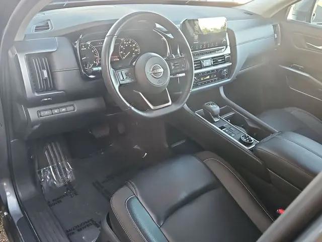 2025 Nissan Pathfinder SL 4WD