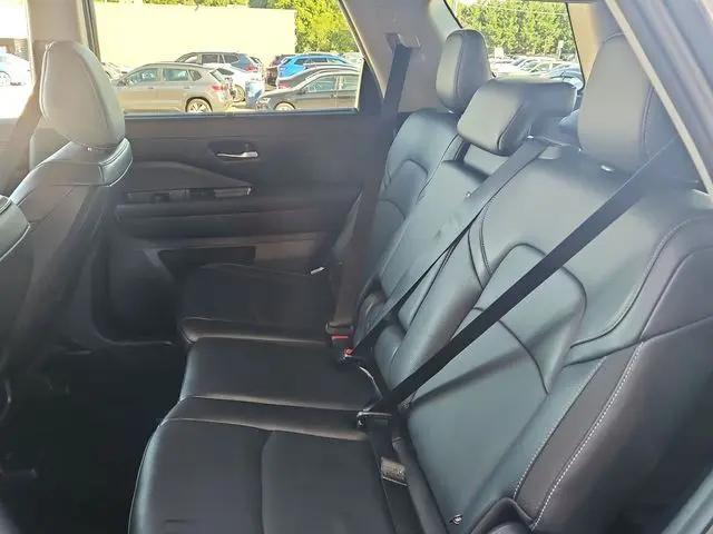 2025 Nissan Pathfinder SL 4WD