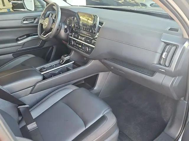 2025 Nissan Pathfinder SL 4WD