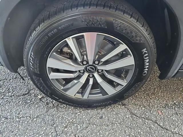 2025 Nissan Pathfinder SL 4WD