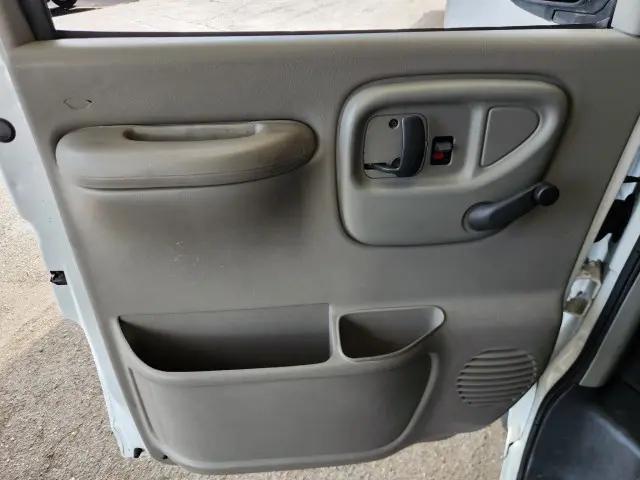 2001 Chevrolet Express Base