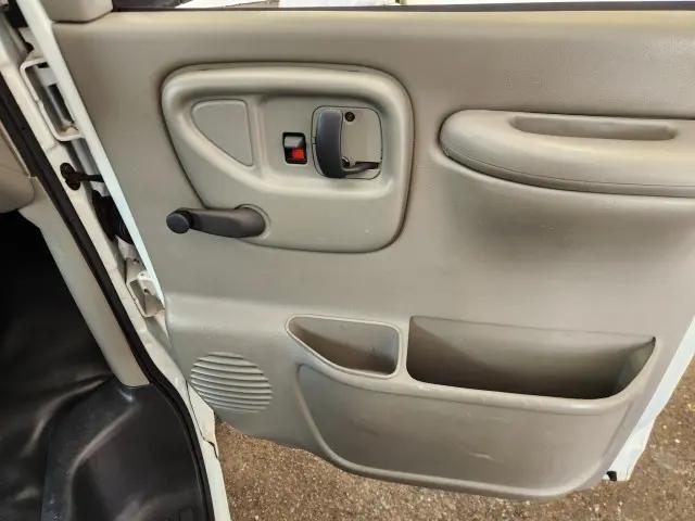 2001 Chevrolet Express Base