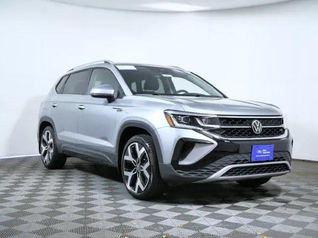 2023 Volkswagen Taos 1.5T SEL for sale in Apple Valley, MN