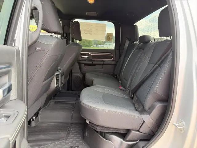 2026 Ram 3500 Big Horn Crew Cab 4x4 64 Box