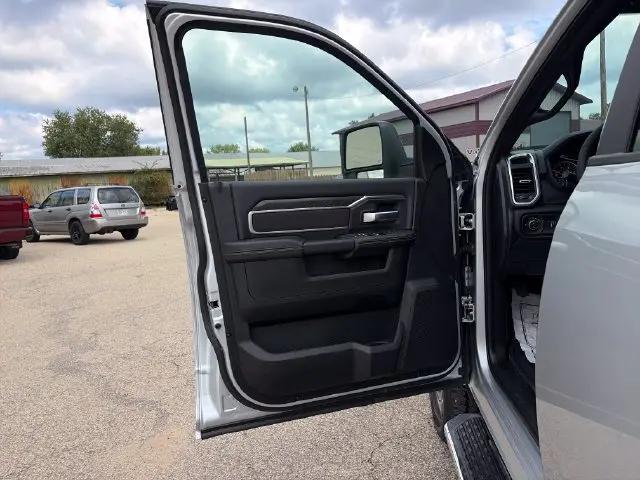 2026 Ram 3500 Big Horn Crew Cab 4x4 64 Box