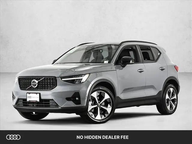 2023 Volvo XC40 B5 Plus Dark Theme for sale in Chicago, IL