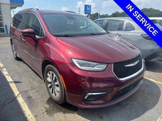 2021 Chrysler Pacifica Hybrid Touring L for sale in Akron, OH