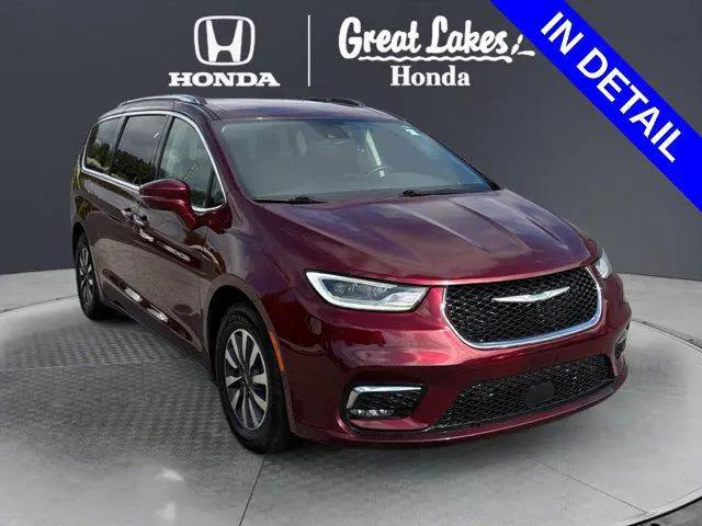 2021 Chrysler Pacifica Hybrid Touring L for sale in Akron, OH