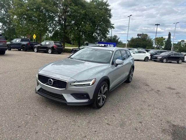 2025 Volvo V60 Cross Country Plus, B5 AWD Gas mild hybrid for sale in Farmington Hills, MI