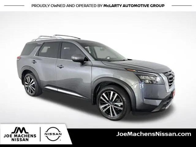 2025 Nissan Pathfinder Platinum 4WD for sale in Columbia, MO