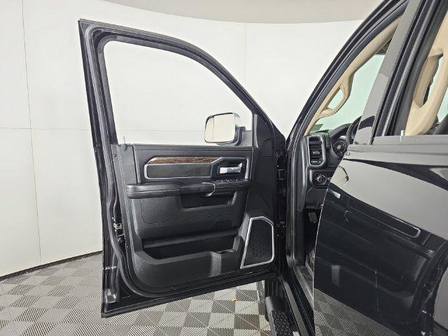 2021 Ram 3500 Laramie Crew Cab 4x4 8 Box