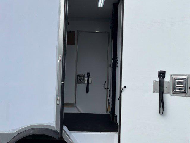 2023 Ford E-350 Cutaway Base 2023 Ford E-350 Cutaway Base