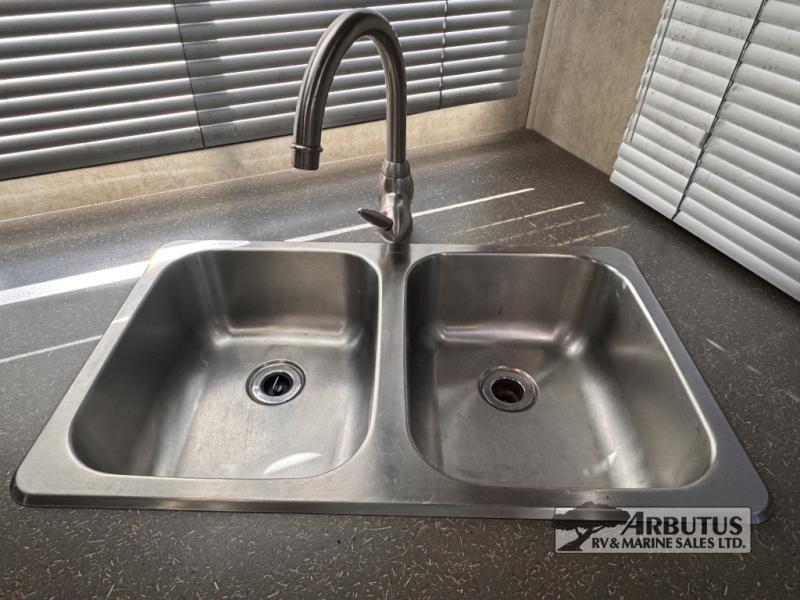 2018 Bigfoot RV BIGFOOT 25C10.4 TRUCK CAMPER
