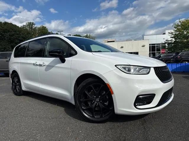 2025 Chrysler Pacifica Limited for sale in Paramus, NJ