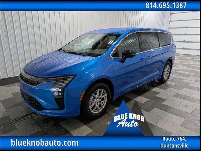 2027 Chrysler Pacifica Select for sale in Duncansville, PA