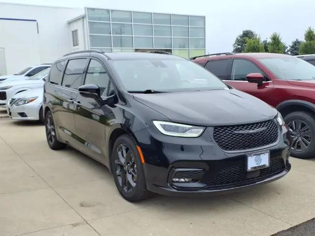 2025 Chrysler Pacifica Limited for sale in Springfield, IL