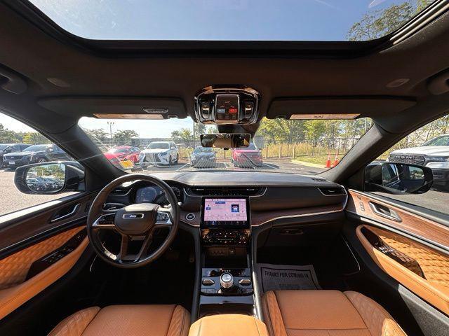 2023 Jeep Grand Cherokee L Summit 4x4 2023 Jeep Grand Cherokee L Summit 4x4