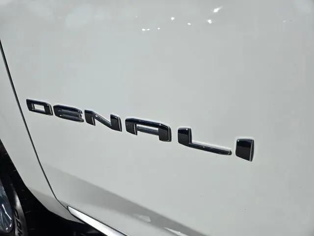 2025 GMC Yukon 4WD Denali