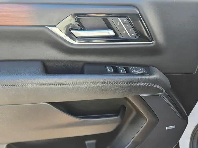 2025 GMC Yukon 4WD Denali