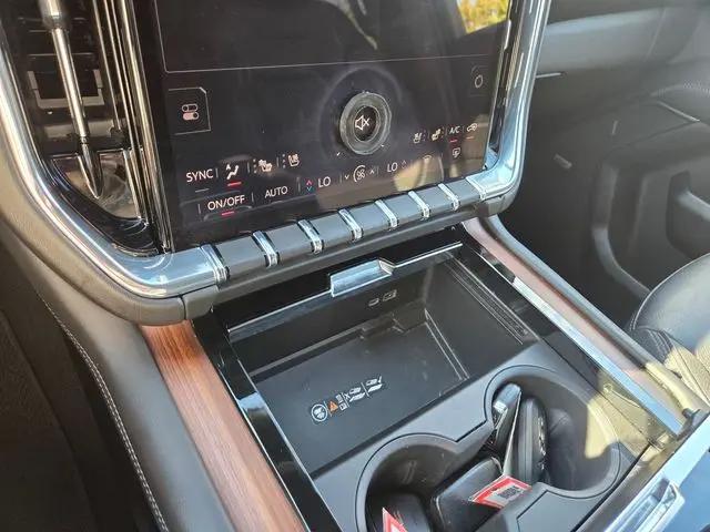 2025 GMC Yukon 4WD Denali
