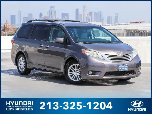 2017 Toyota Sienna XLE 8 Passenger for sale in Los Angeles, CA