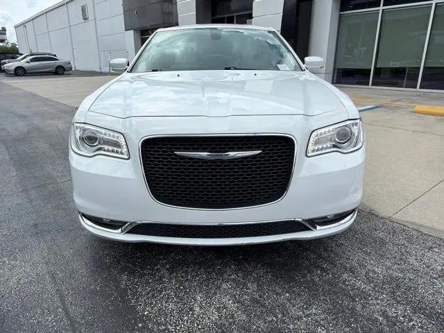 2019 Chrysler 300 Touring L