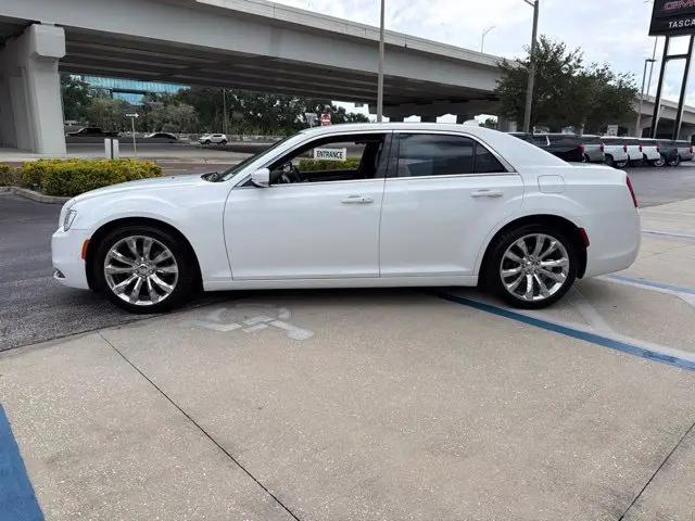 2019 Chrysler 300 Touring L