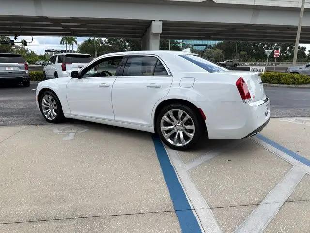 2019 Chrysler 300 Touring L