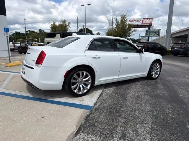 2019 Chrysler 300 Touring L