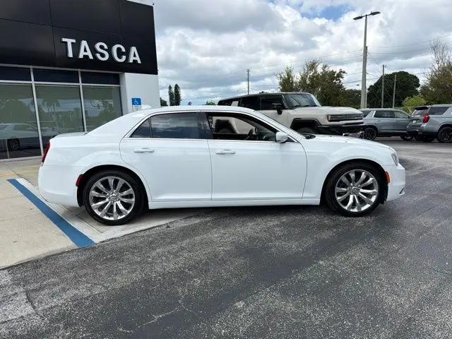 2019 Chrysler 300 Touring L