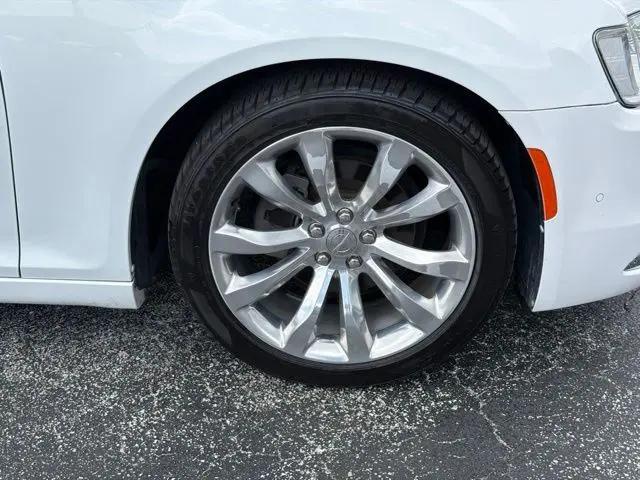 2019 Chrysler 300 Touring L
