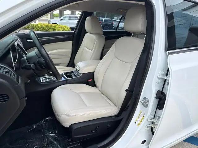 2019 Chrysler 300 Touring L