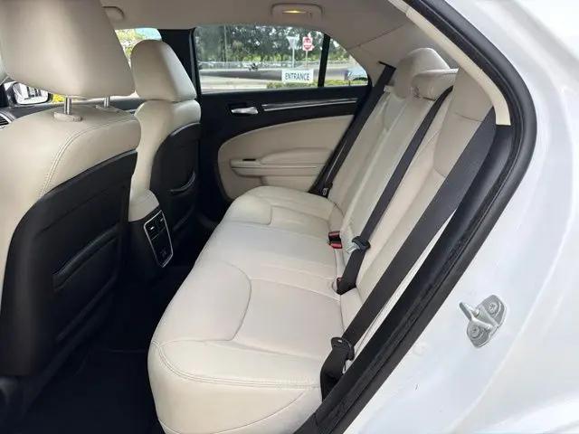 2019 Chrysler 300 Touring L